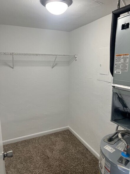 Building Photo - 374 Sunshine Dr