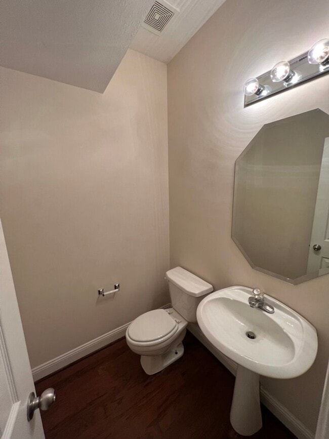Building Photo - Townhome For Rent In Vestavia Hills!!! Ava...