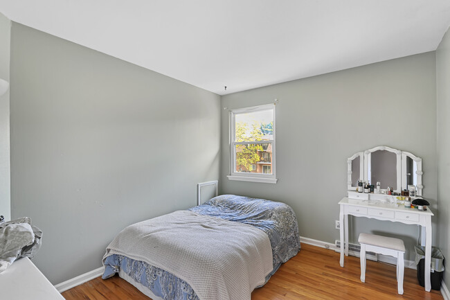 Building Photo - 324 Mimosa Ave