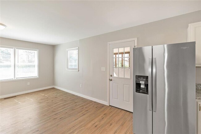 Building Photo - 455 Westside School Rd