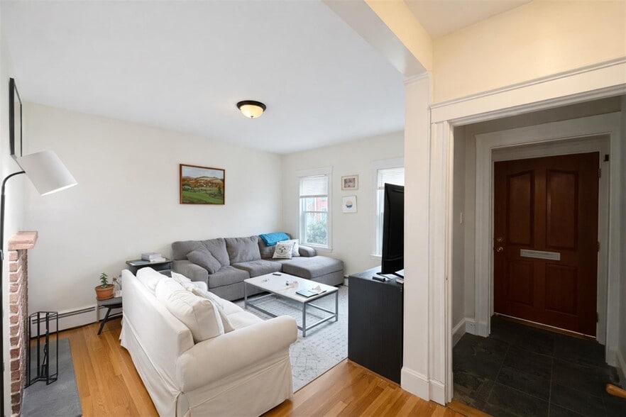 Building Photo - 26 Watson St