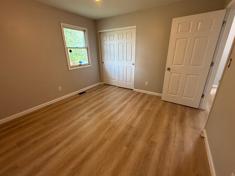 Building Photo - 663 Gibbard Ave