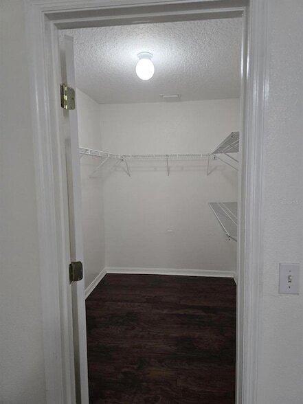 Building Photo - 307 Erie Ct