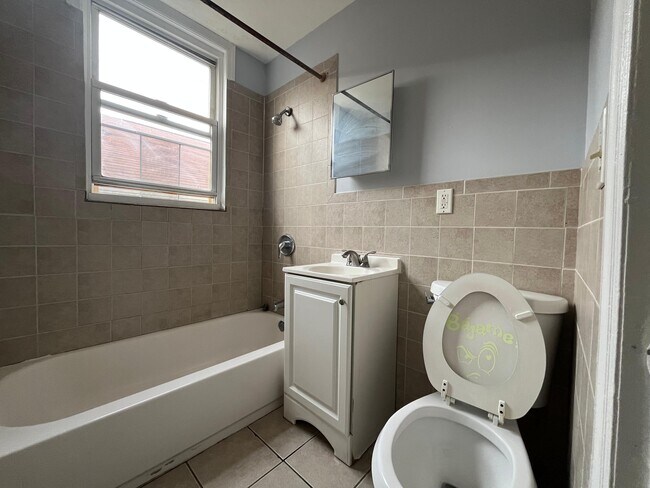 Building Photo - 119 Grant Ave