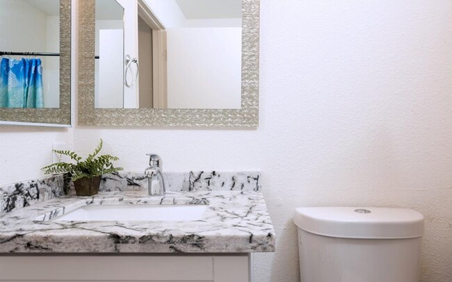 Building Photo - 1 Bed / 1 Bath Apartment for Rent in San Ysidro – $1,799/mo