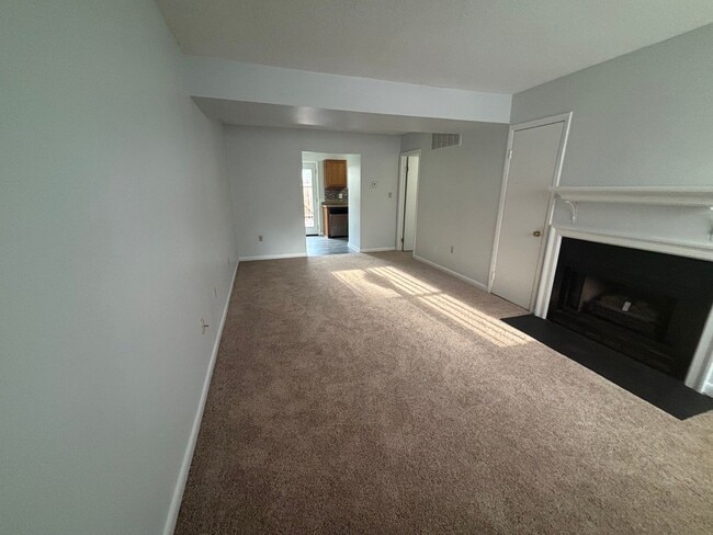 Building Photo - HALF OFF FIRST FULL MONTH'S RENT! Charming...