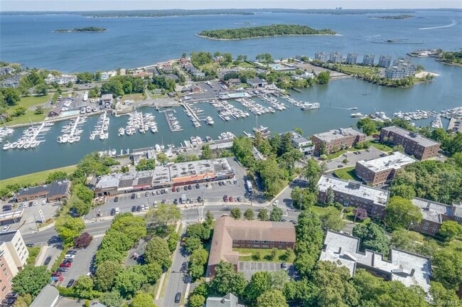 Building Photo - 437 Pelham Rd