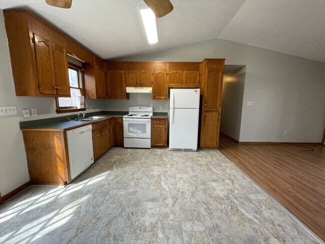 Building Photo - 131 Bellmont Dr