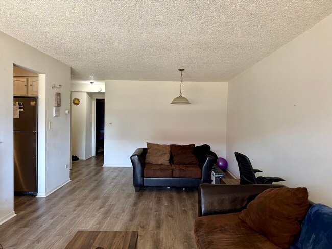 Building Photo - 13 Parkside Ct