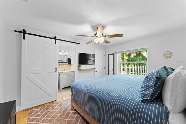 Building Photo - 909 Bentwood Ln