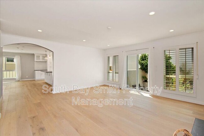 Building Photo - 122 S Guadalupe Ave