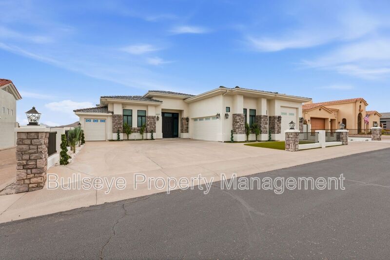 Building Photo - 1527 E Villa Maria Dr