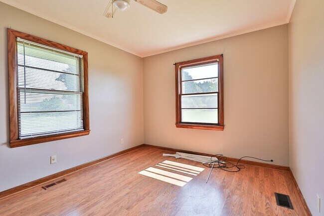 Building Photo - Charming Brick Home with Carport!