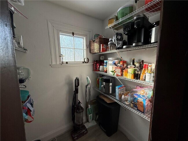 Building Photo - 274 Waterman Ave