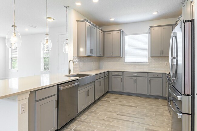 Building Photo - Stunning 2 Bed/2 Bath Home in Esplanade wi...