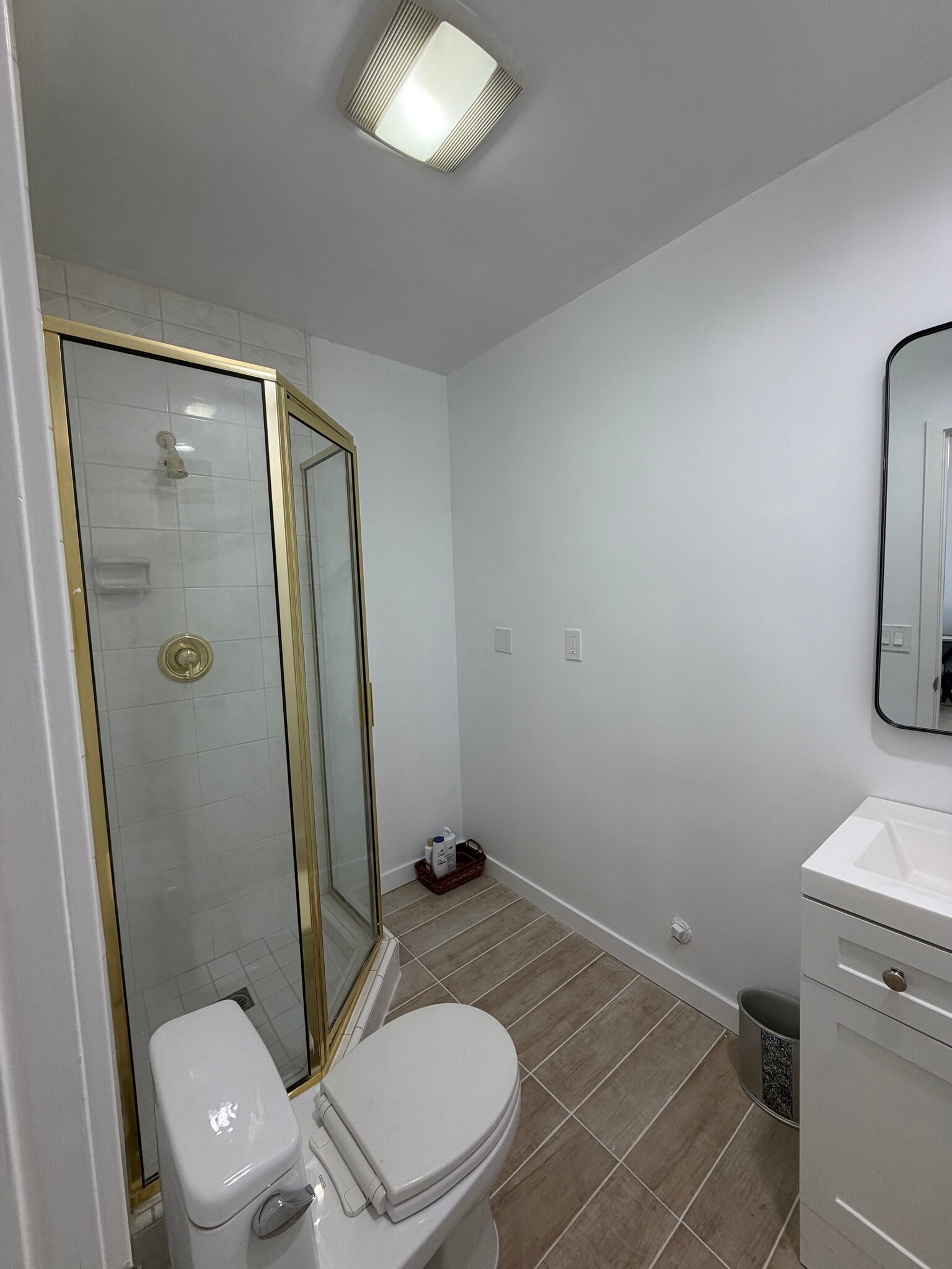 Building Photo - 9660 Vanalden Ave