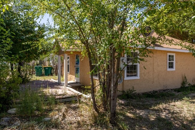 Building Photo - 2-Bedroom Home with Fenced Yard & In-Unit Laundry