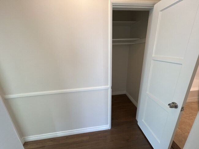 Building Photo - 354