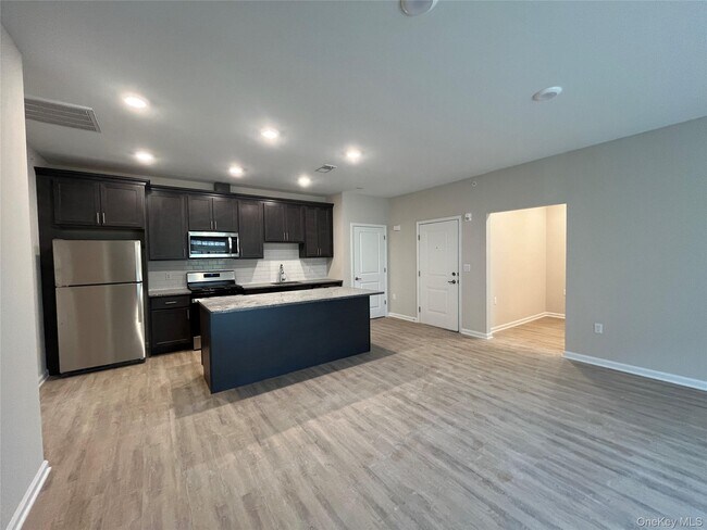 Building Photo - 214 Tower Ridge Cir