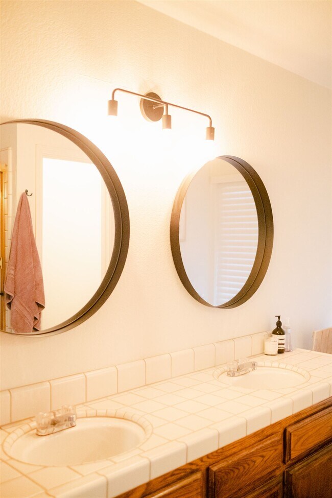 Building Photo - 2120 Boyden Dr