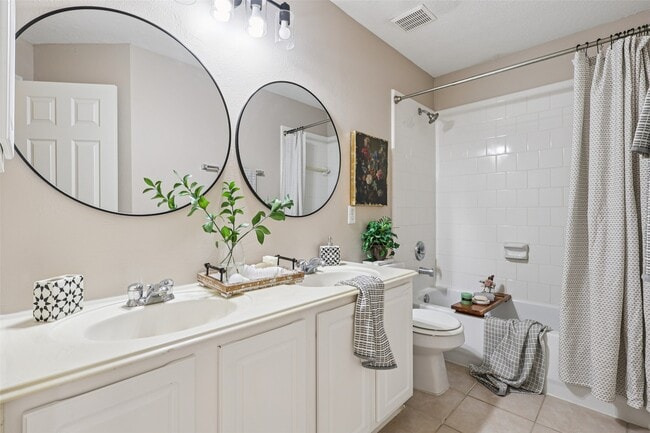 Building Photo - 8002 Cross Trail Dr