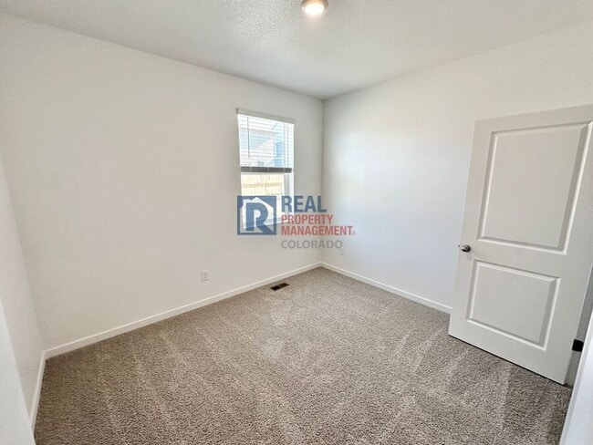 Building Photo - 778 N Clubview St