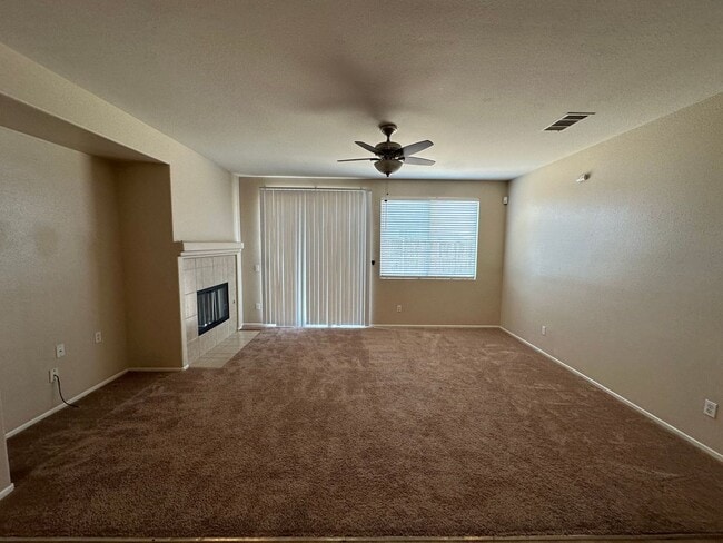 Building Photo - 4 BEDROOM HOME + OFFICE IN VICTORVILLE