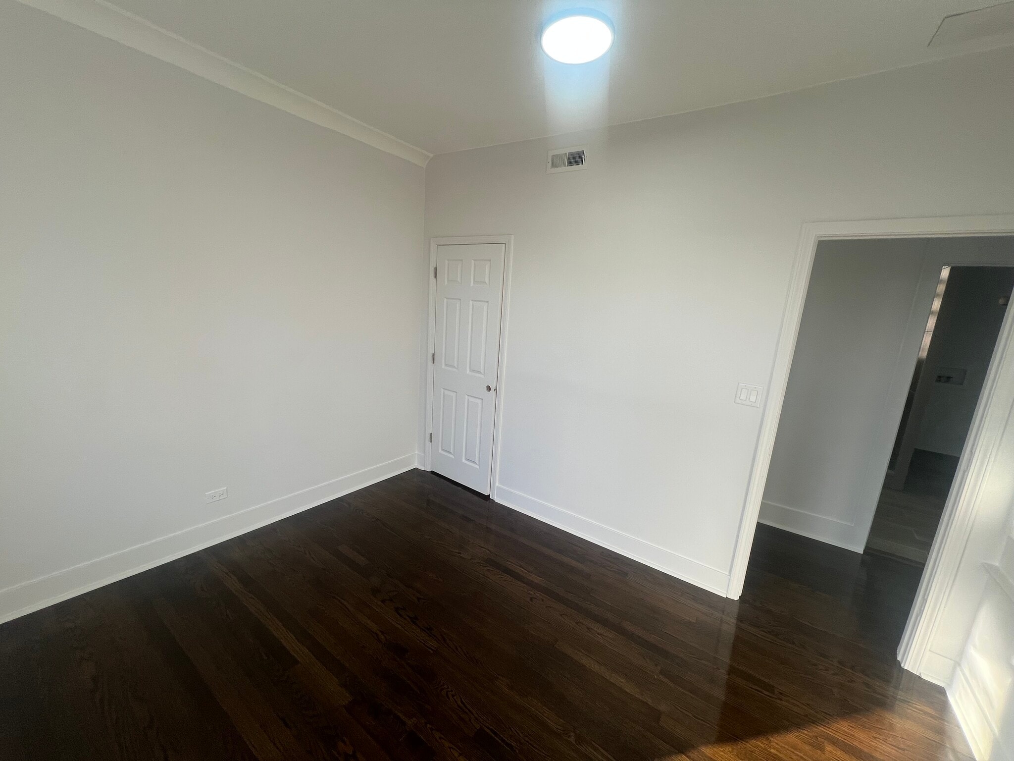 Building Photo - 7220 S East End Ave