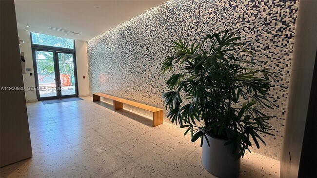 Building Photo - 460 NE 28th St