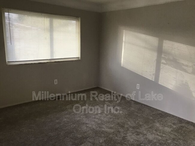 Building Photo - 105 Walnut St