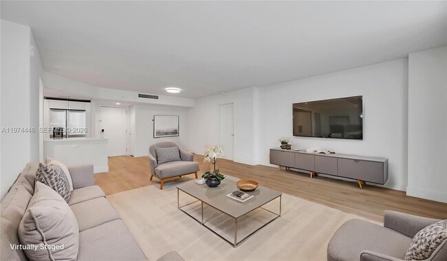 Building Photo - 555 NE 34th St