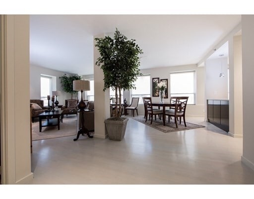 Building Photo - 755 Boylston St