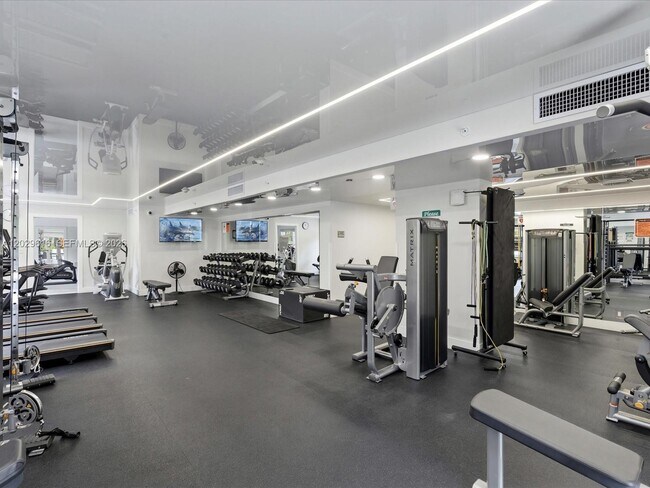 Building Photo - 340 Sunset Dr