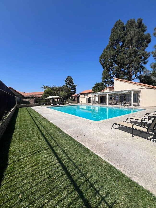 Building Photo - Charming upgraded home!