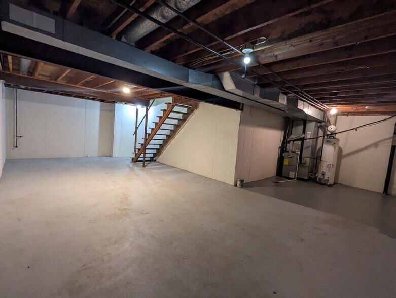 Building Photo - 6811 W 149th Terrace