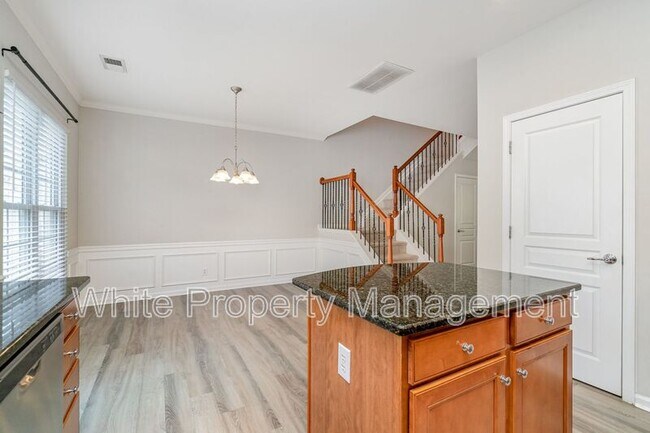 Building Photo - 822 Granby Dr
