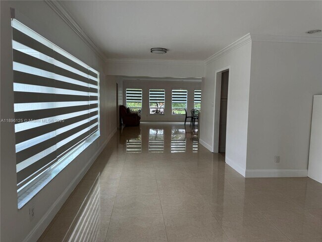 Building Photo - 9401 SW 69th Ct