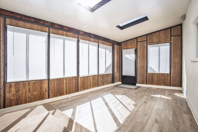 Building Photo - 60 Maitland Dr