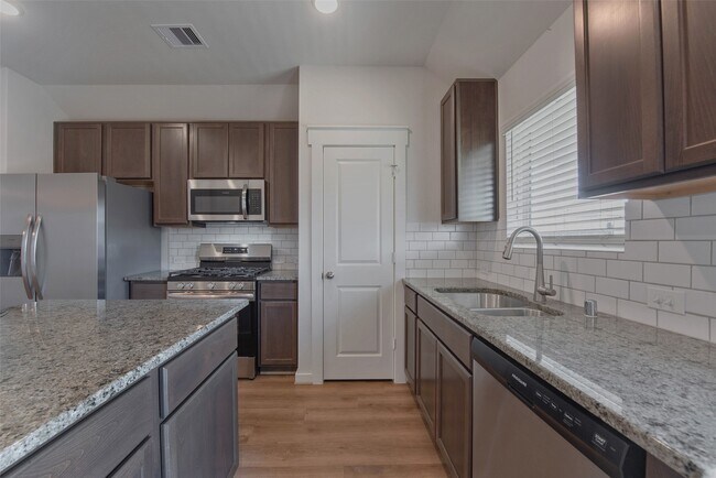 Building Photo - 7534 Coral Ter Dr