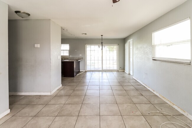 Building Photo - 4705 King Cole Blvd