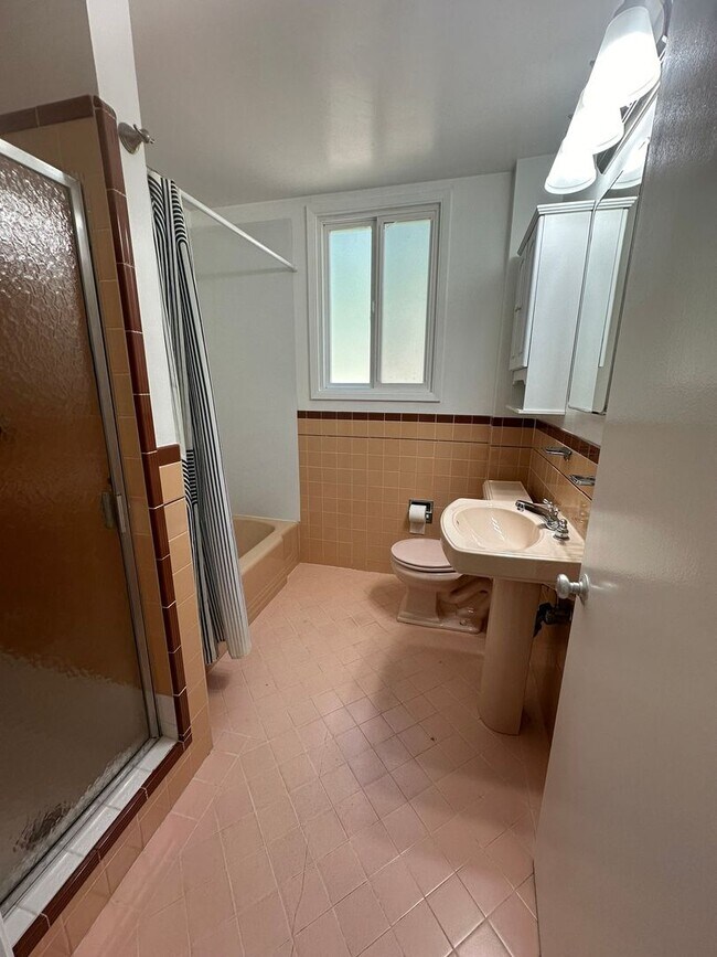Building Photo - Charming Miraloma Park Home