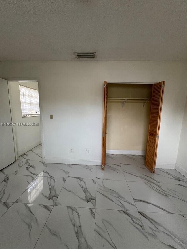 Building Photo - 19121 NW 34th Ct