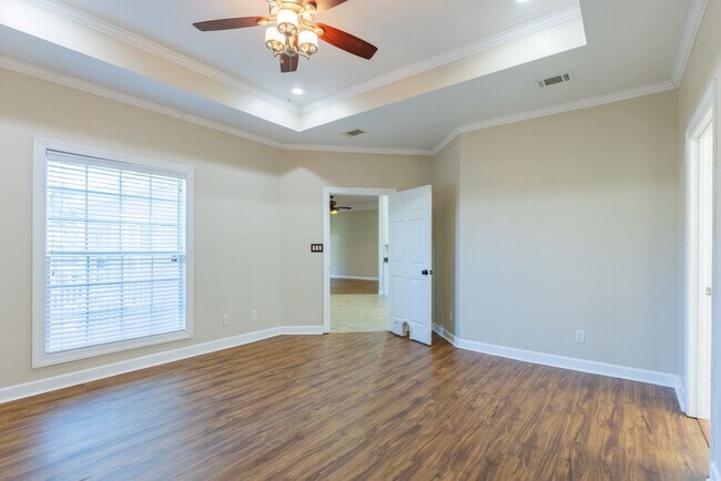 Building Photo - 4004 Grey Oak Dr