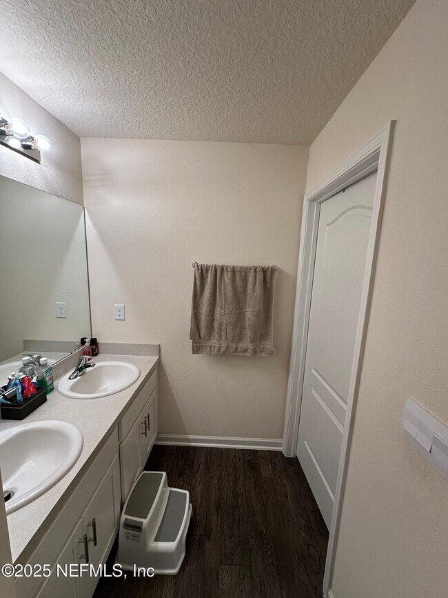 Building Photo - 2062 Garrison Wy