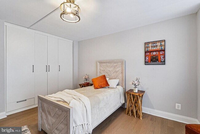 Building Photo - 4620 N Park Ave