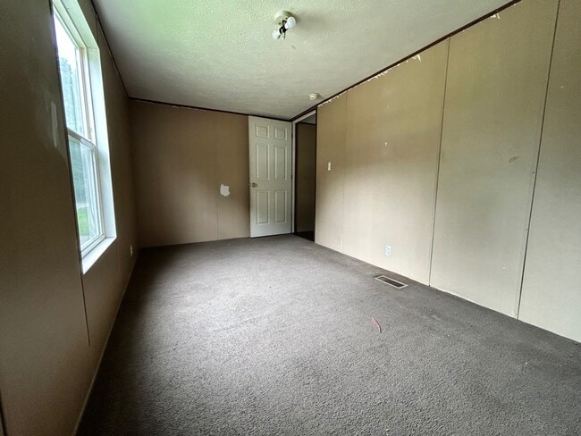 Building Photo - 2701 30 Mile Rd