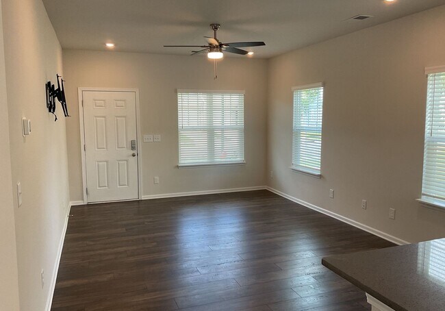 Building Photo - COMING SOON!! Spacious and Modern 3-Bedroo...