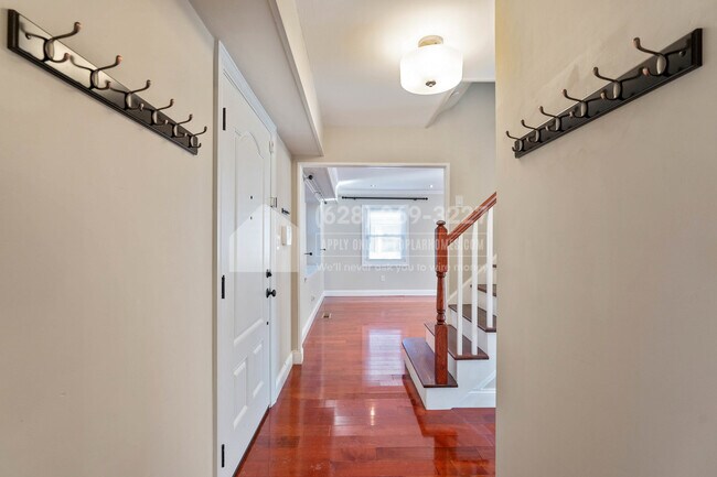 Building Photo - 2511 Kitmore Ln