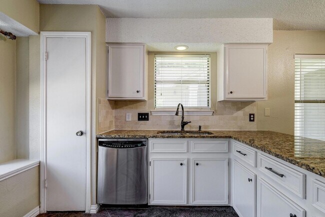 Building Photo - 12904 Quinn Trail