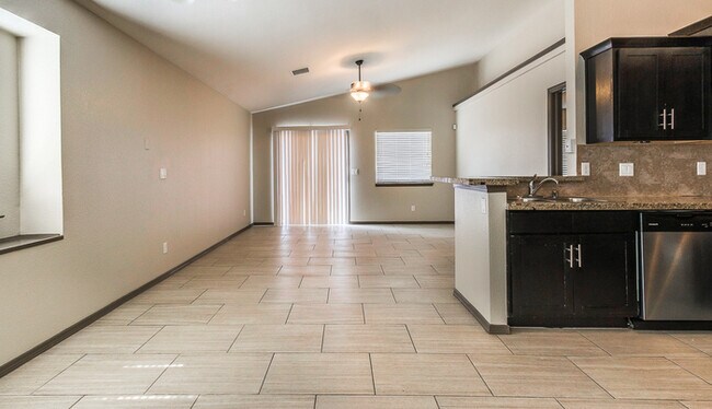 Building Photo - Home For Rent